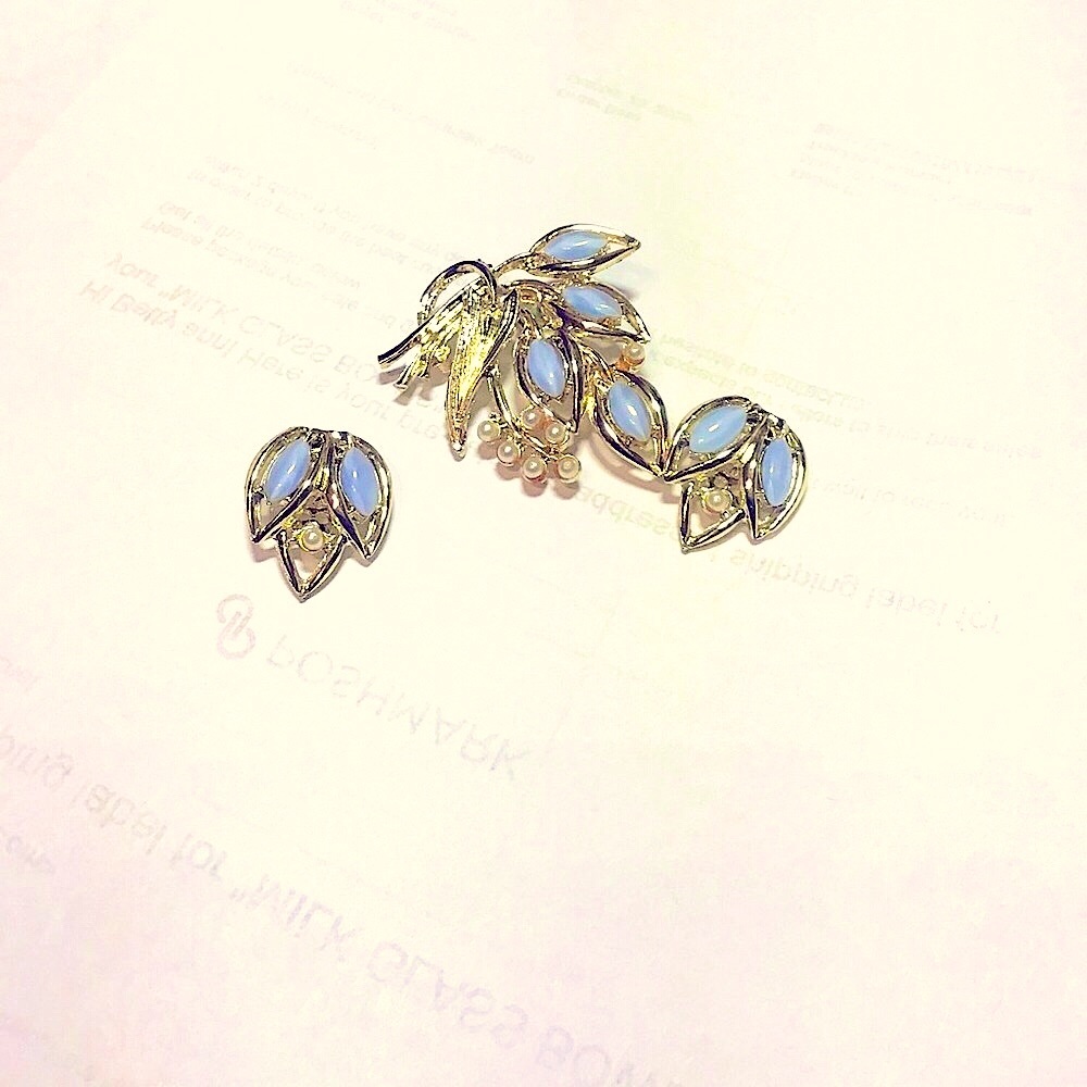 VINTAGE BROOCH AND CLIP EARRINGS - Picture 3 of 4